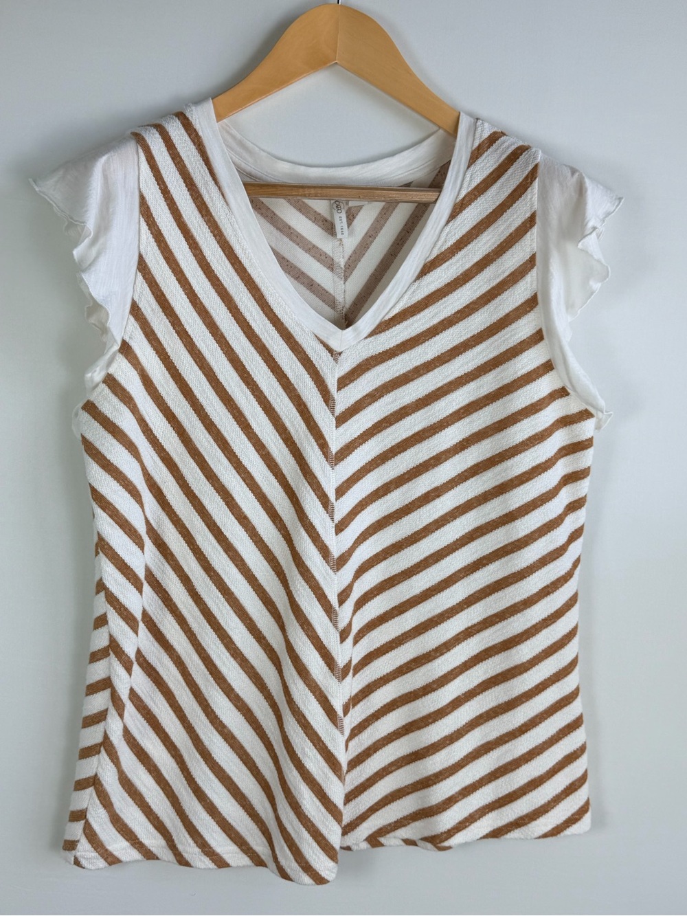 Cato White Brown Striped Chevron Flutter Sleeve Top Size Medium